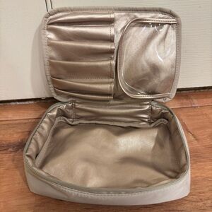 Air mesh beige cosmetic bag​​​